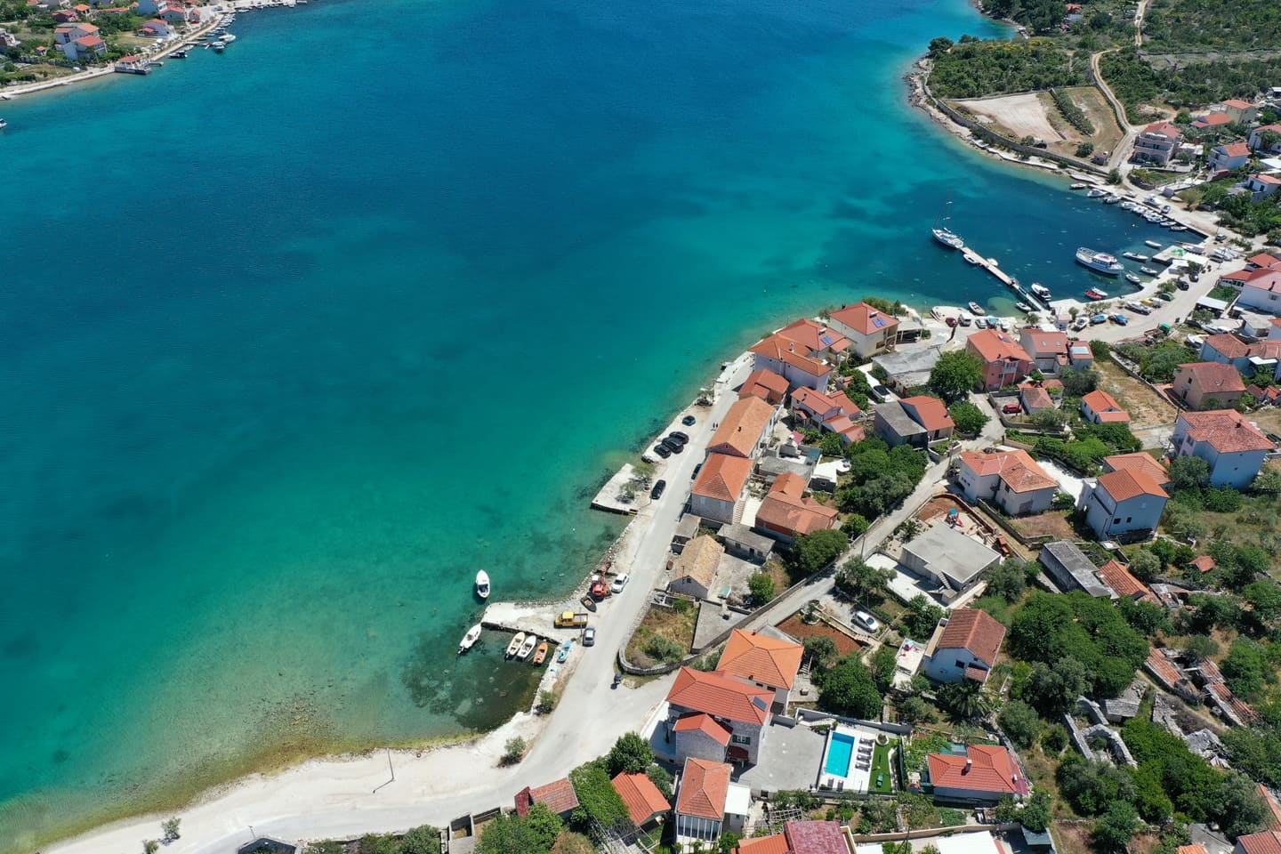 The turquoise bay of Vinišće